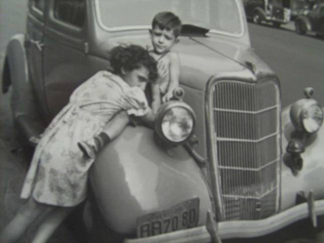 helen levitt N.Y.-girl-holding...1948