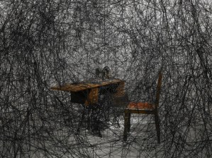 chiharu-shiota-e6a4bfe4bc9a2009e4bc9ae5a0b4e58699e79c9f04-1024x768.jpg